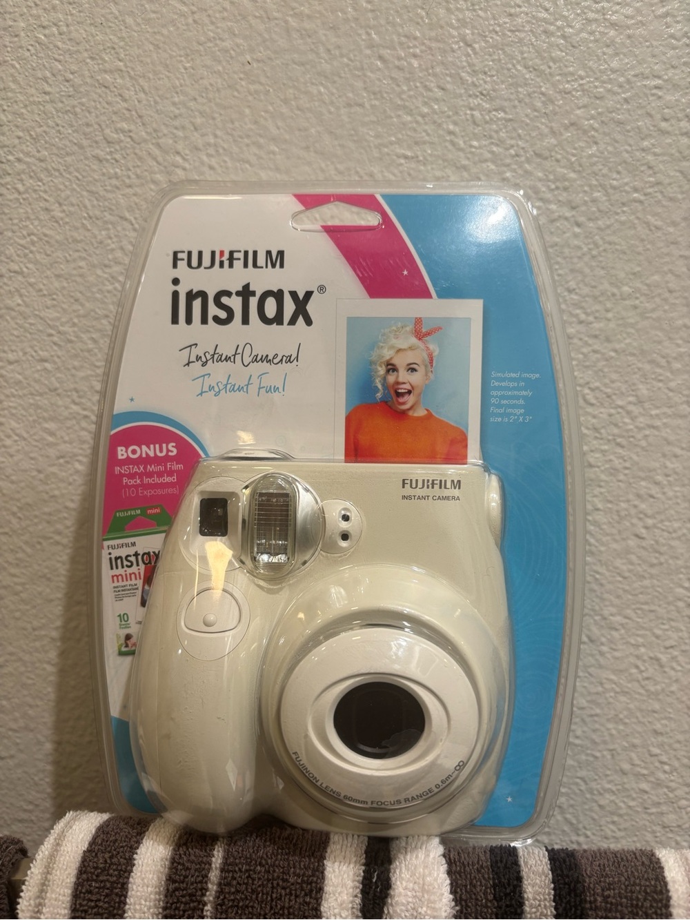 BRAND NEW IN BOX Fujifilm Instax Mini 7S White Instant Film Camera W/ 10 Sheets